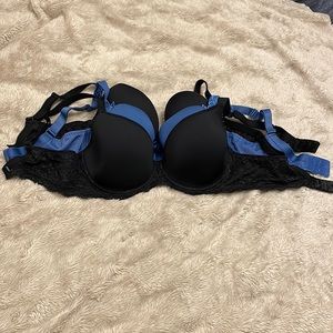 Lots of Simone pérèle bra. Good condition.